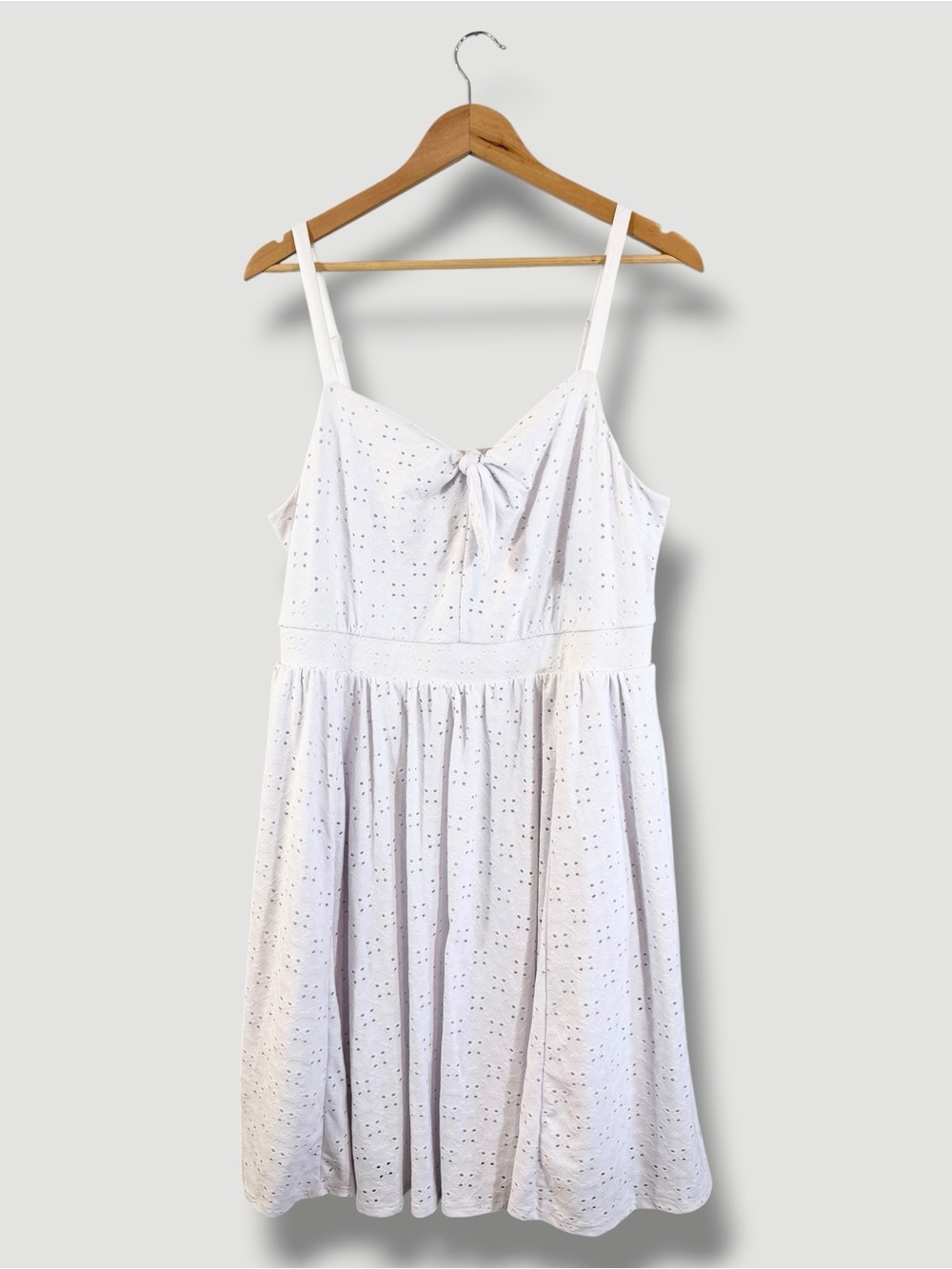 Torrid White Eyelet Lace Dress Size 1X Sleeveless Fit & Flare Tie Front Casual